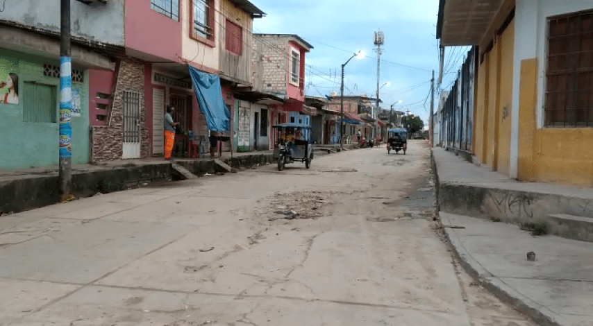 Ladrones roban a profesor con cuchillo en av arequipa Calle Arequipa entre las calles Castañas e Iquitos