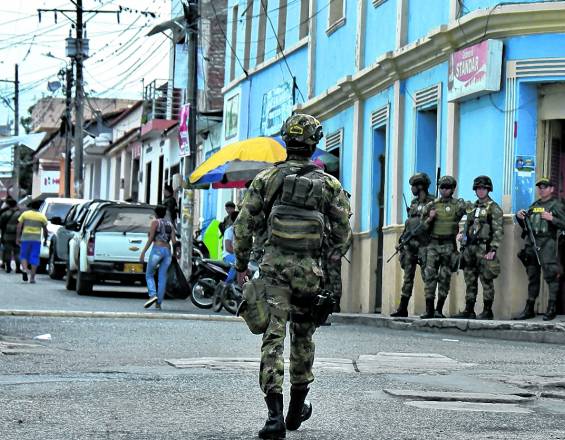 Disidencias en Corinto Militares en calles de Corinto