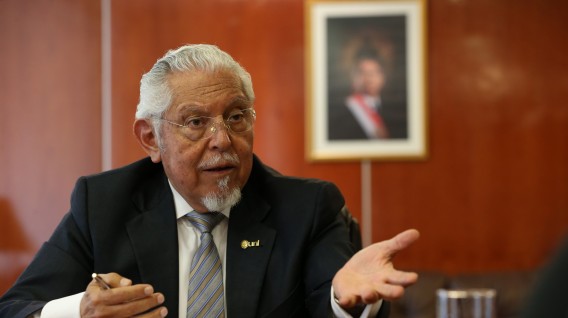 En 1 o 2 dias se restablecera el agua en SJL Ministro de Vivienda Javier Pique en una oficina