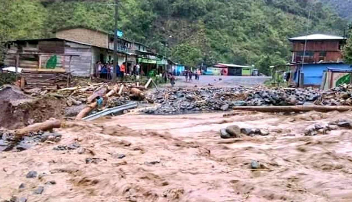 Ayacucho en emergencia Rio por lluvias desvordado