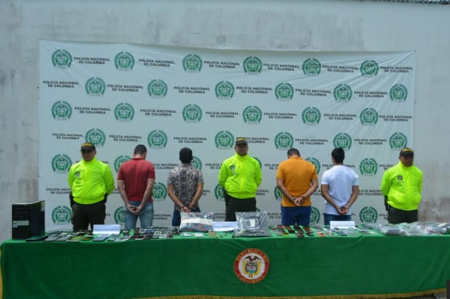 Golpe contra el hurto de celulares en la ciudad Personas de espaldas siendo judicializadas