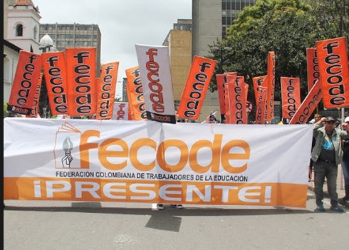 Fecode anuncia nuevo paro nacional Personas en calles con pancartas