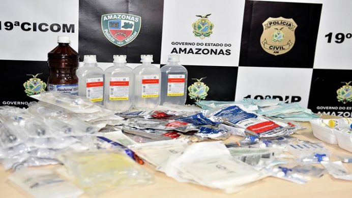Medicamentos soo apreendidos na zona oeste de Manaus Medicamentos em uma mesa