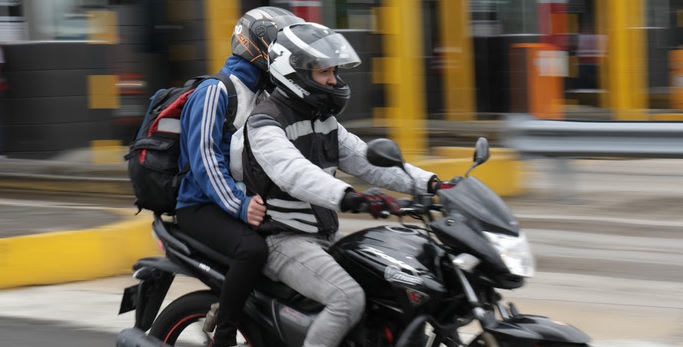 Mintransporte demanda a PICAP Personas en una moto