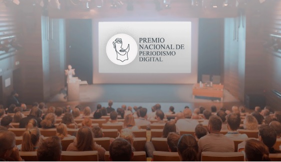 Taller de periodismo digital llega al Meta Personas en un salon de evento recibiendo conferencia