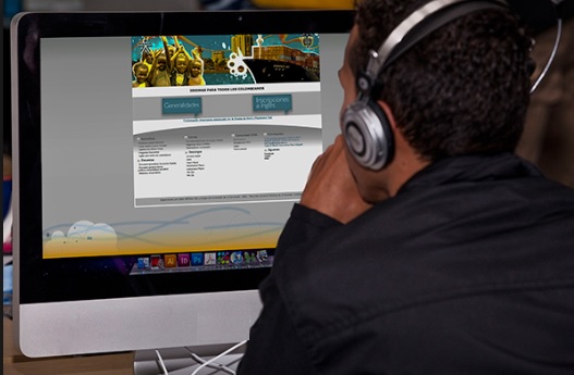 Cursos de Sena Persona frente a un computador
