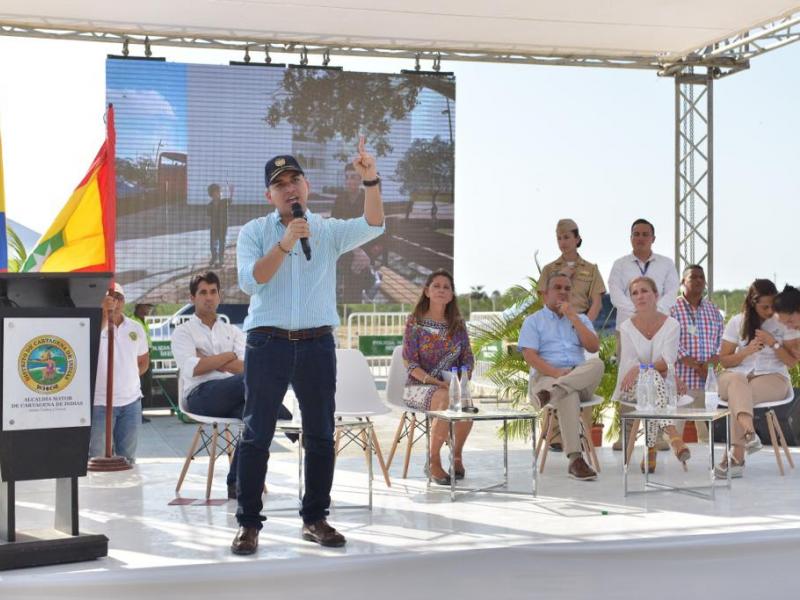 Programa Casa Digna Vida Digna en Cartagena Ministro de Vivienda en intervencion en publico