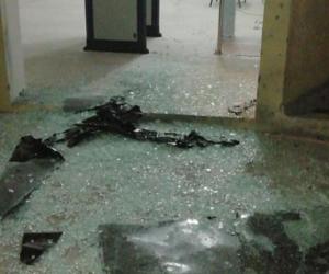 Ataque con explosivos a sede de Policía en Saravena Area de estacion de policia despues de una bomba estallada