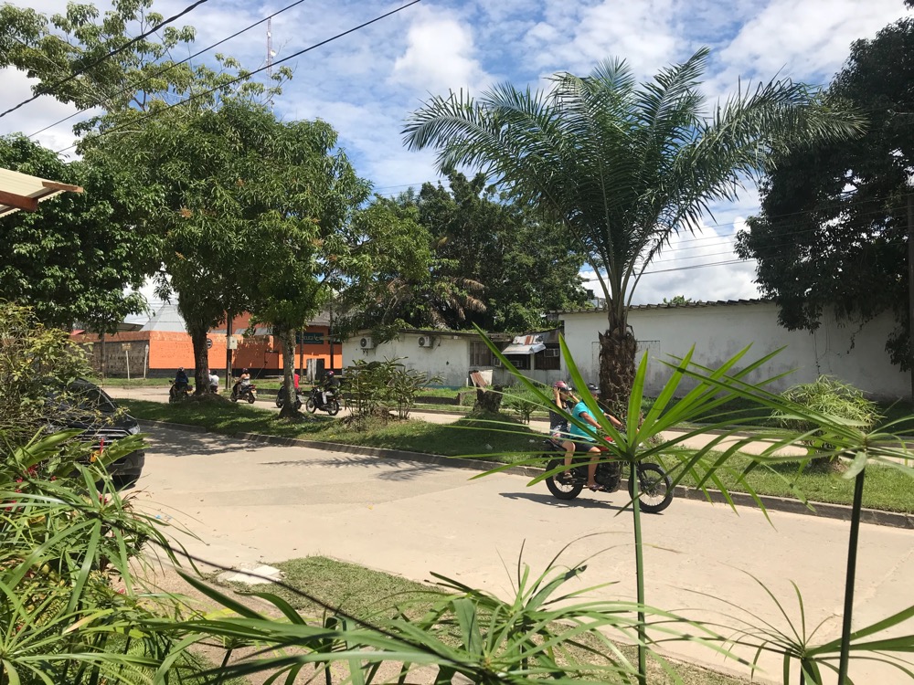 Paisajes en la ciudad Calles de la ciudad de Leticia