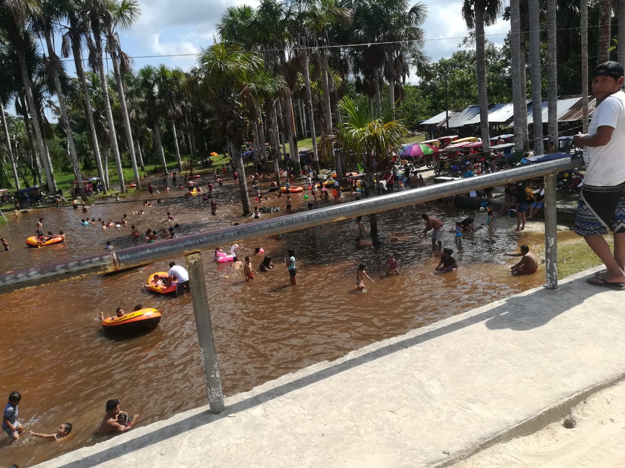 Persona para en el puente Corrientillo 