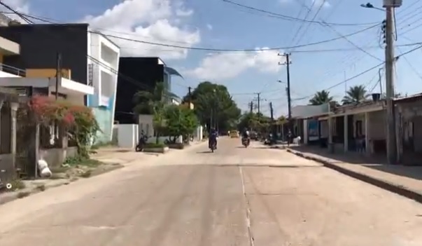 Calle de Leticia recorriendose en moto