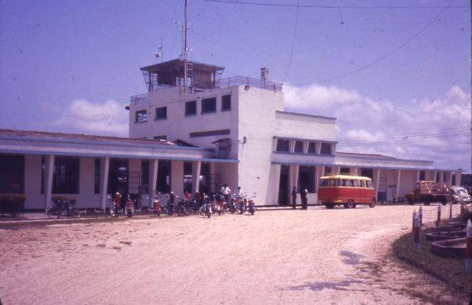 Fachada del aeropuerto de Leticia