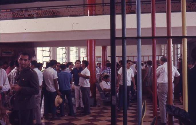 Interior del aeropuerto de Leticia