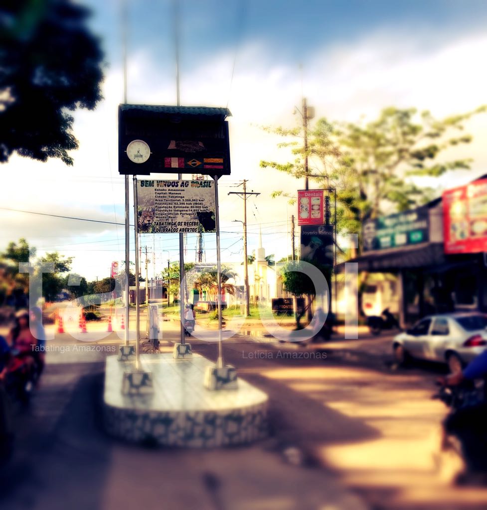 Fronteira entre o Brasil e o Peru Ruas entre o Brasil e o Peru