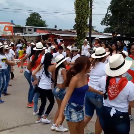 Calles de Leticia con caravanas 