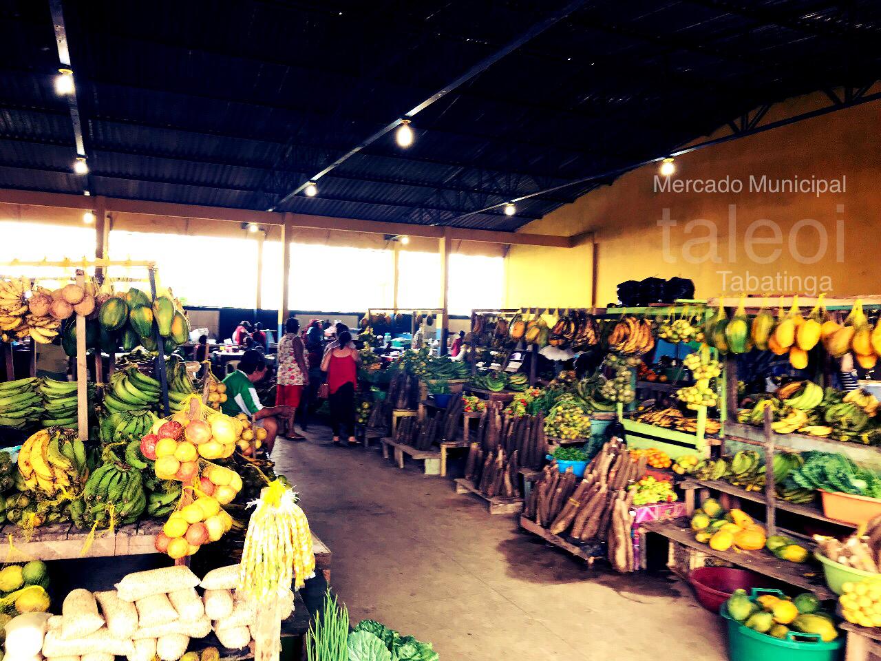 Pessoas em Mercado Municipal