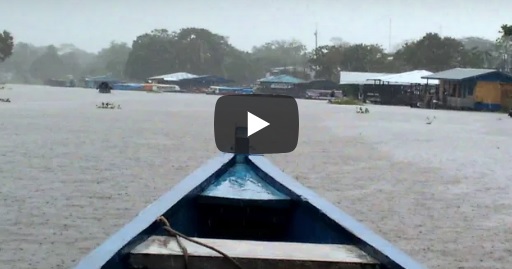 Llegando a Leticia en canoa