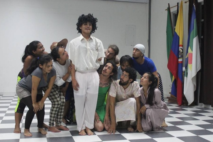 Teatro improvisado Personas en obra de teatro