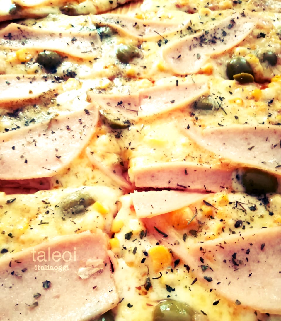 Pizza su un piatto