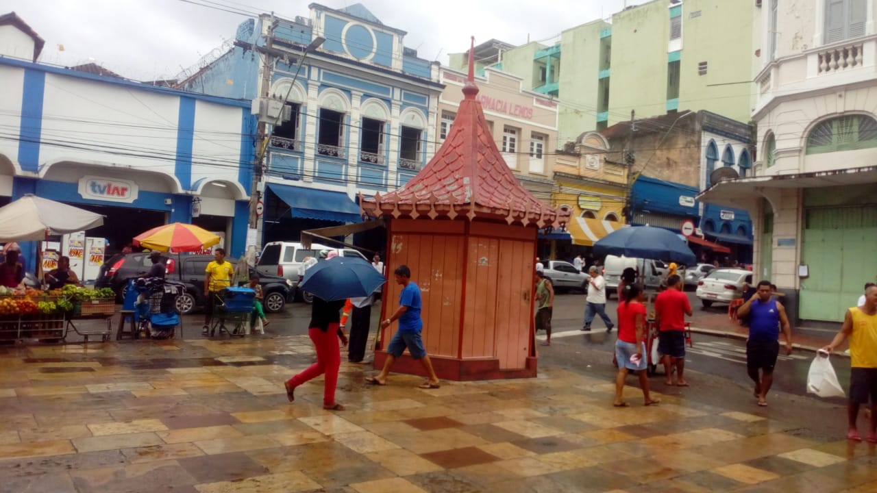 Lojas pelas ruas de Manaus