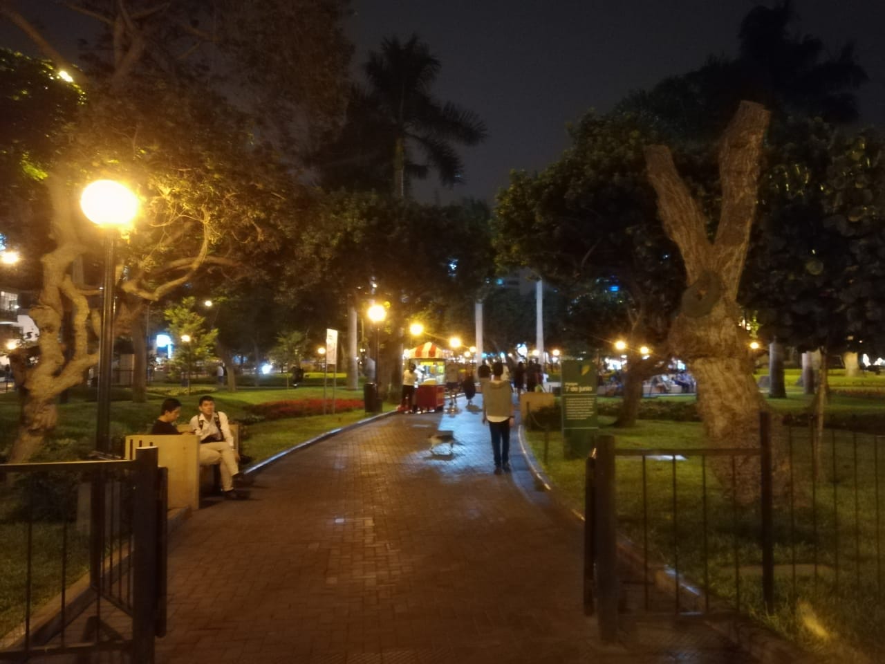 Parque John F Kennedy de noche