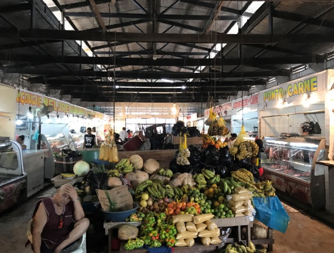 Pessoas no mercado