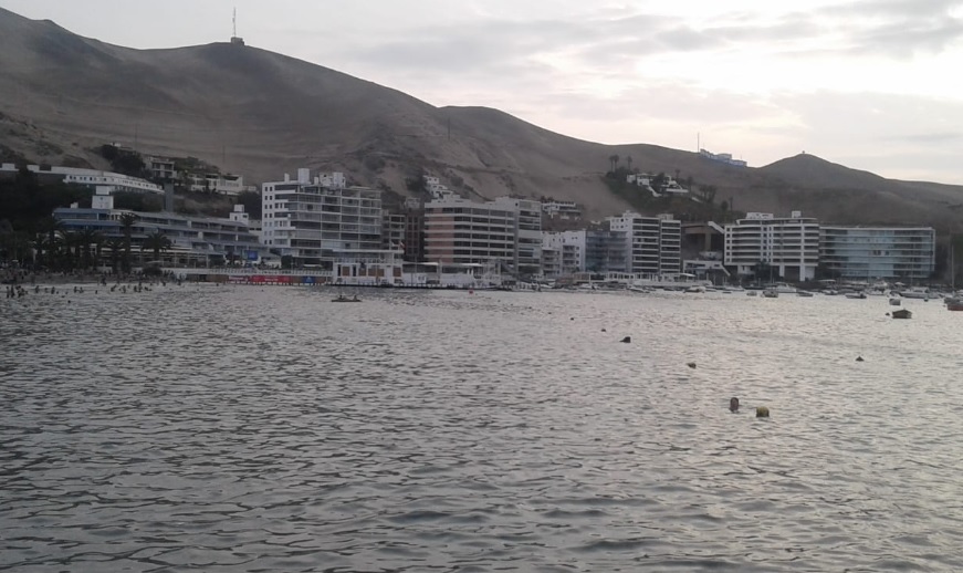 A 43 kilometros al norte del centro de Lima Playas en Lima
