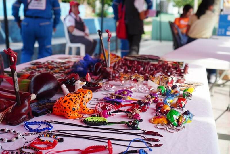 Emprendedores exponen sus productos en Feria