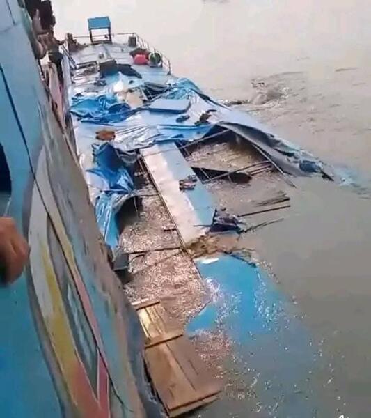 EMBARCACION NAUFRAGA CON MÁS 45 PASAJEROS.