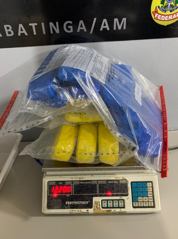 PF prende homem e apreende mais de 12kg de cocaína image for PF prende homem e apreende mais de 12kg de cocaína