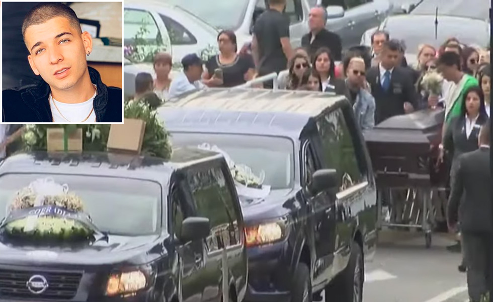 Foto de  Fabio Legarda monada en otro foto en despedida al cementerio 