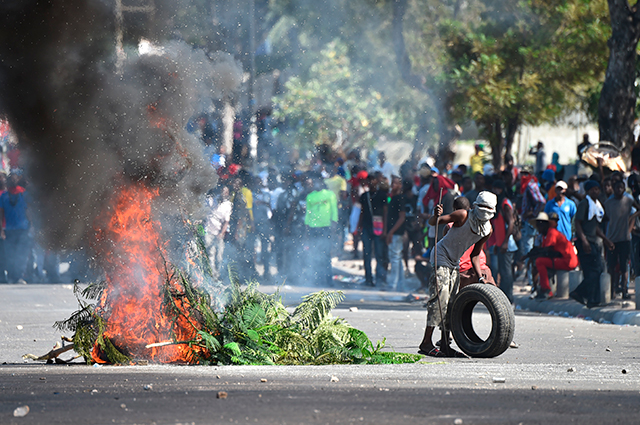 Personas en manifestaciones en Haiti