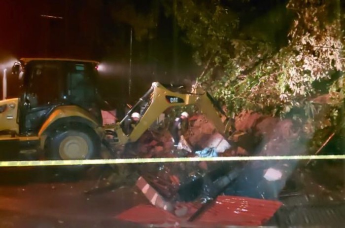 image for Deslizamiento en Puerto Valdivia deja Siete muertos y 9 heridos