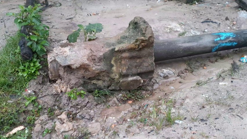 Poste de alumbrado público cayó a escasos metros de una vivienda image for Poste de alumbrado público cayó a escasos metros de una vivienda