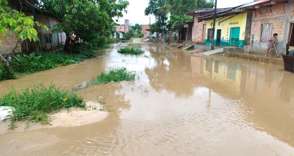 image for Lluvias inundaron calles de asentamientos humanos en San Juan