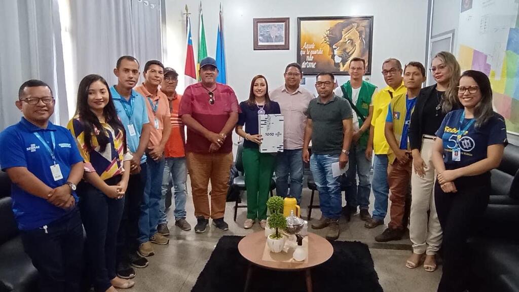 image for Prefeito em Exercício reunido com a superintendente do SEBRAE-AM