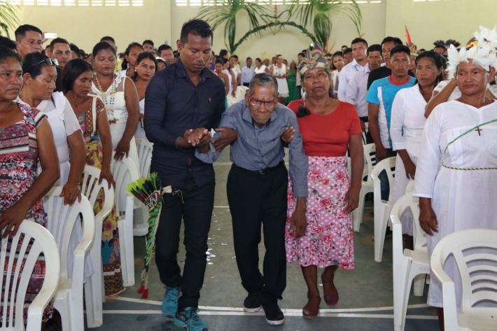 image for Indígenas oficializa matrimônio no super casamento coletivo da Amazônia