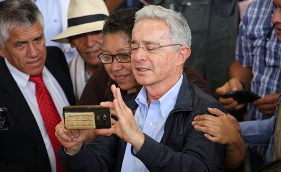 Uribe se mantiene libre pero ratifican que sí hubo imputación por presunto soborno image for Uribe se mantiene libre pero ratifican que sí hubo imputación por presunto soborno