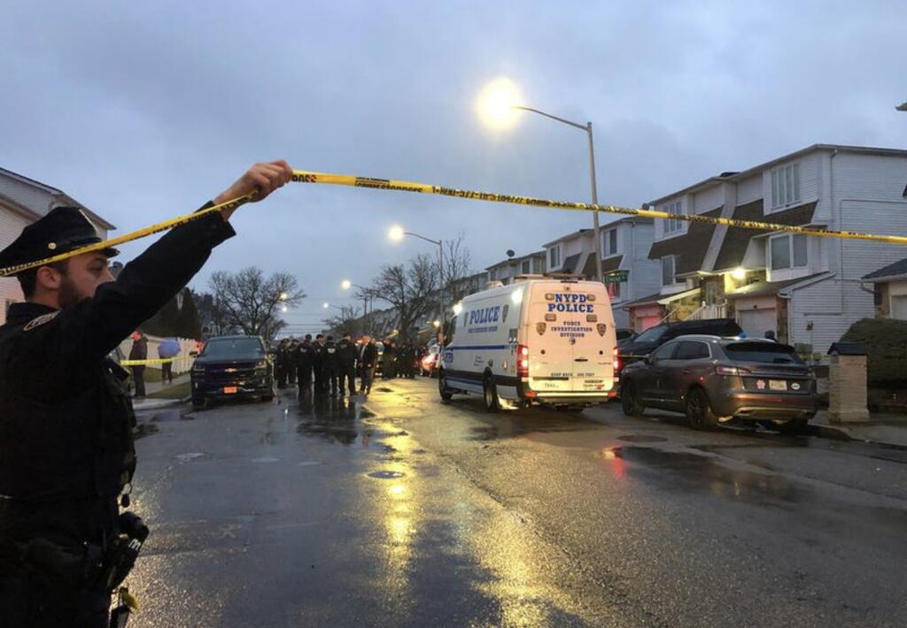 Police detective is shot in the leg image for Police detective is shot in the leg