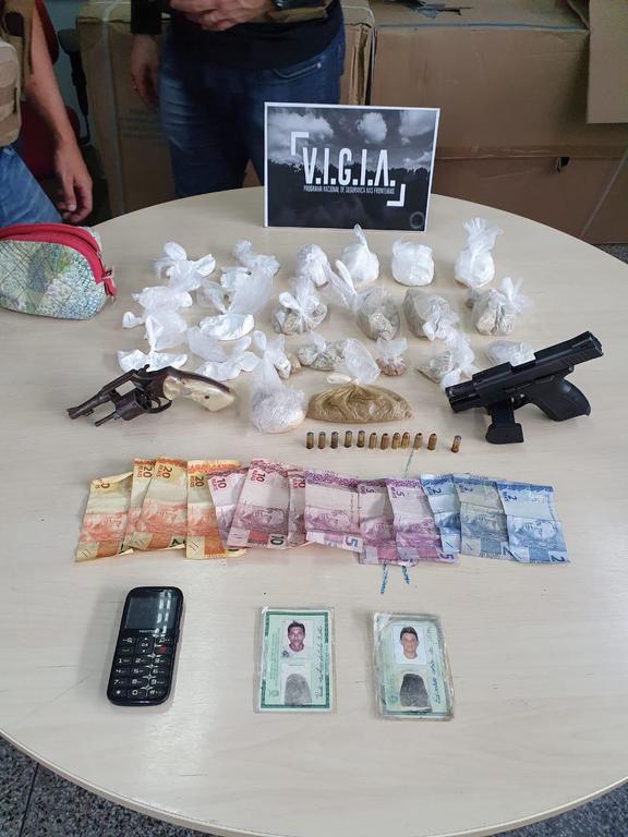image for Polícia prende dupla suspeita de comandar pontos de tráfico de drogas na Redenção