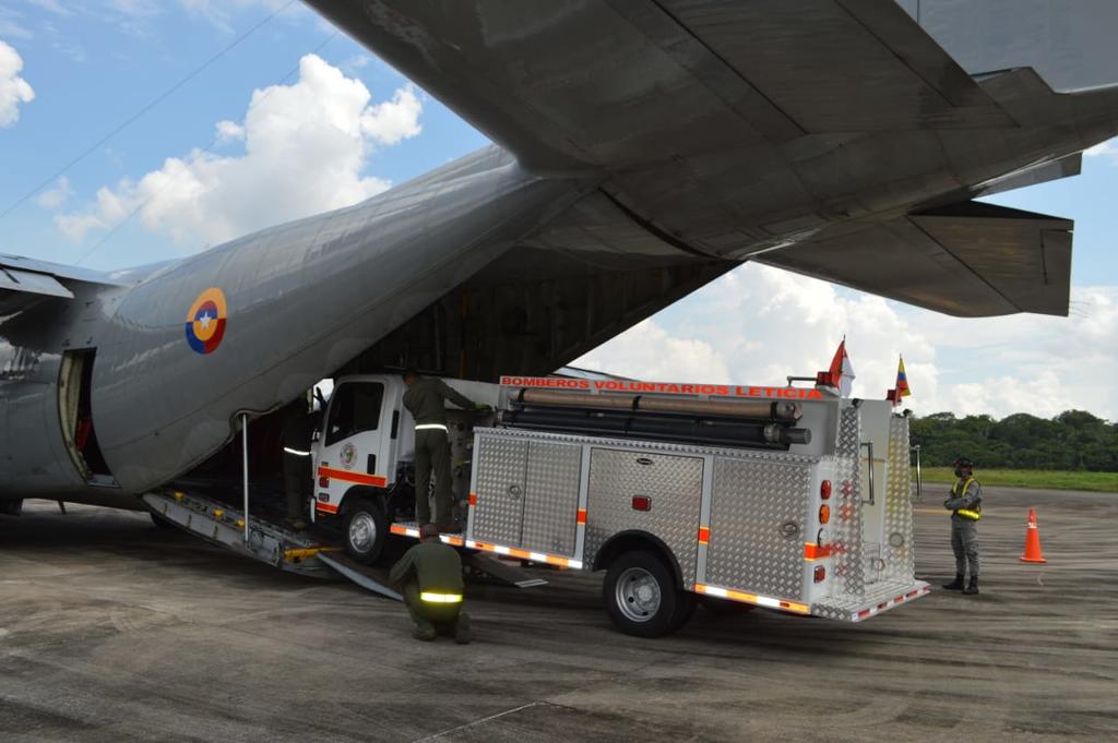 Fuerza Aérea Colombiana transporta vehículo cisterna image for Fuerza Aérea Colombiana transporta vehículo cisterna