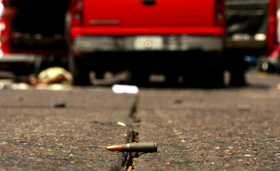 Proyectil de una arma de fuego en una calle