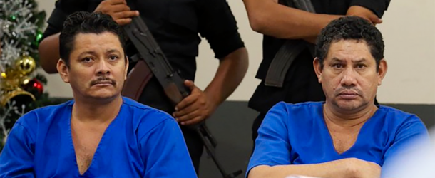Politico opositor nicaragüense Chester Membreño de camisa azul
