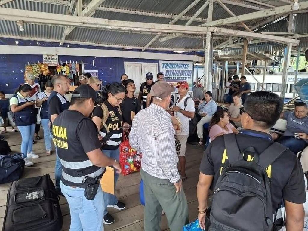 image for Perú Expulsa a Cinco Extranjeros y los Deja en Santa Rosa