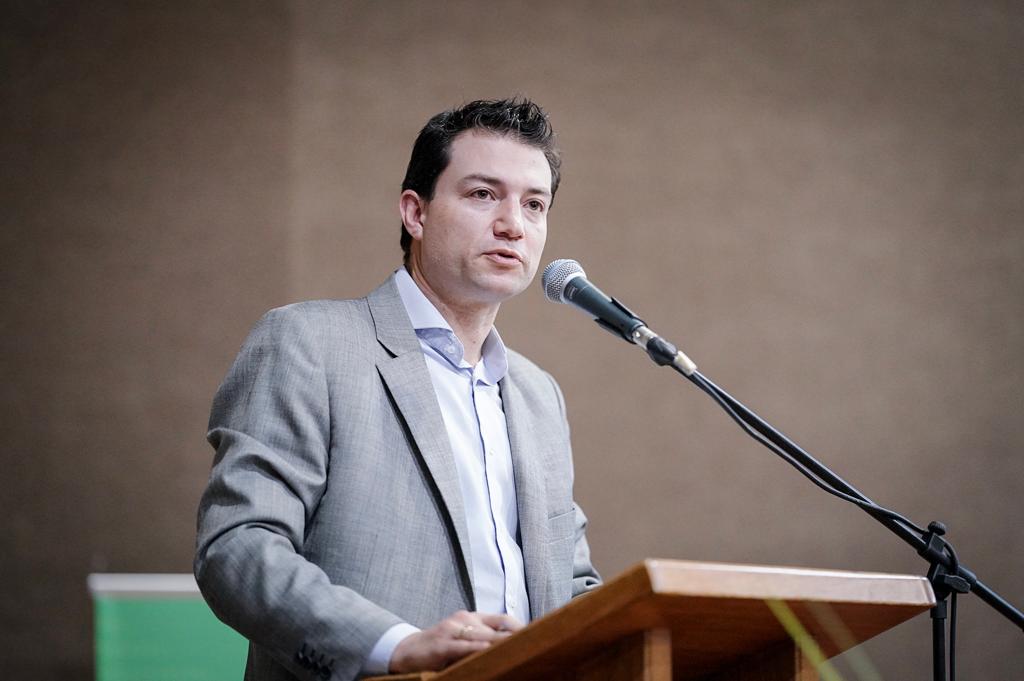 Noticia de la contraloria Contralor en un conferencia