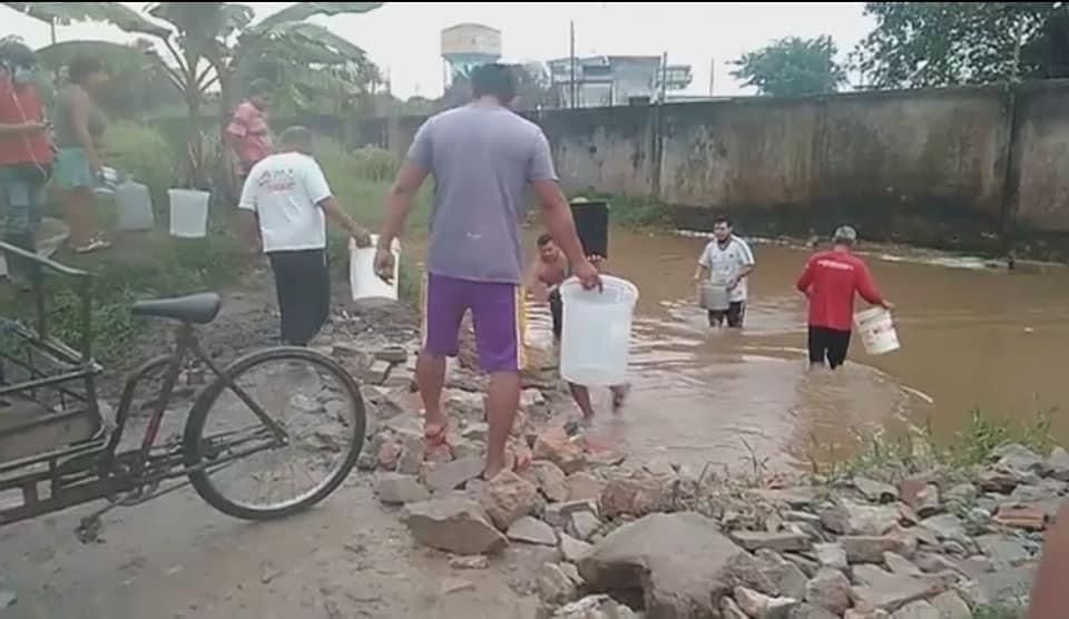 Pobladores de distintas partes de la ciudad buscan y utilizan aguas image for Pobladores de distintas partes de la ciudad buscan y utilizan aguas