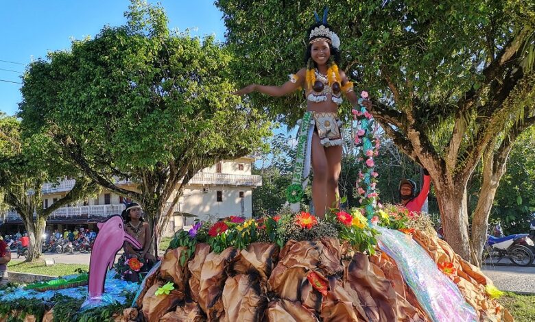 Desfile de carroças com a presença das três candidatas image for Desfile de carroças com a presença das três candidatas