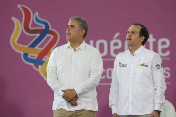 Coldeportes en 7 meses Presidente de la República y director de Coldeportes en una foto reunidos