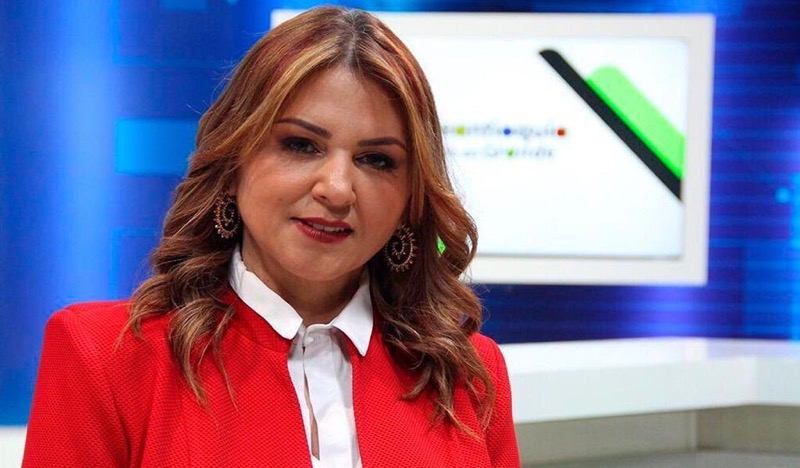 Noticias de la gerente de Teleantioquia Gerente de teleantioquia en foto a cuarto de cuerpo