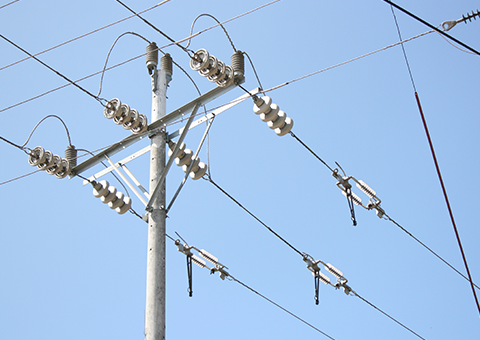 image for Trabajador de electro oriente se salva de morir electrocutado